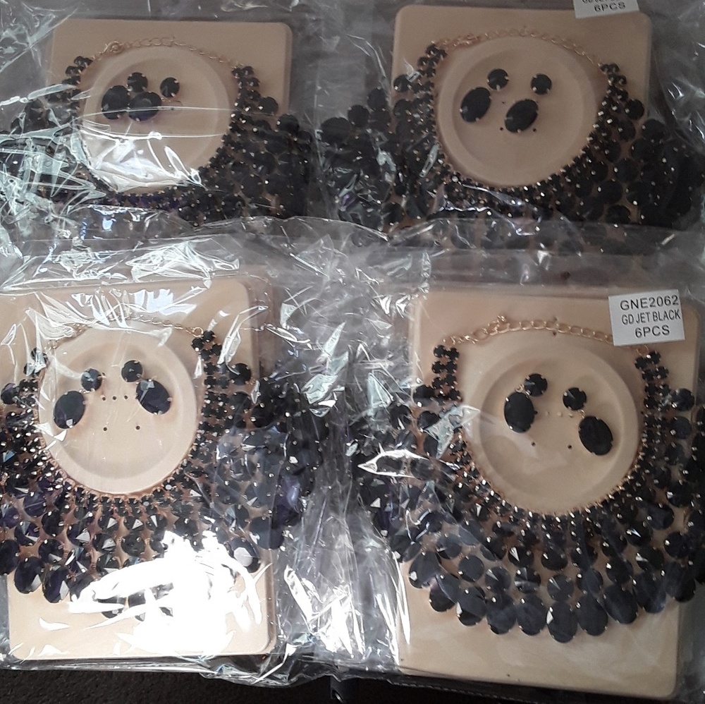 Black Necklace Set